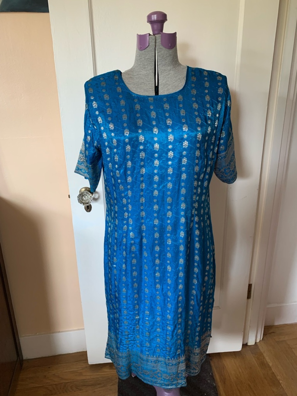 VTG Indian Kurti Tunic Dress Blue Gold Metallic Jacket Fabric Fitted Side Slits
